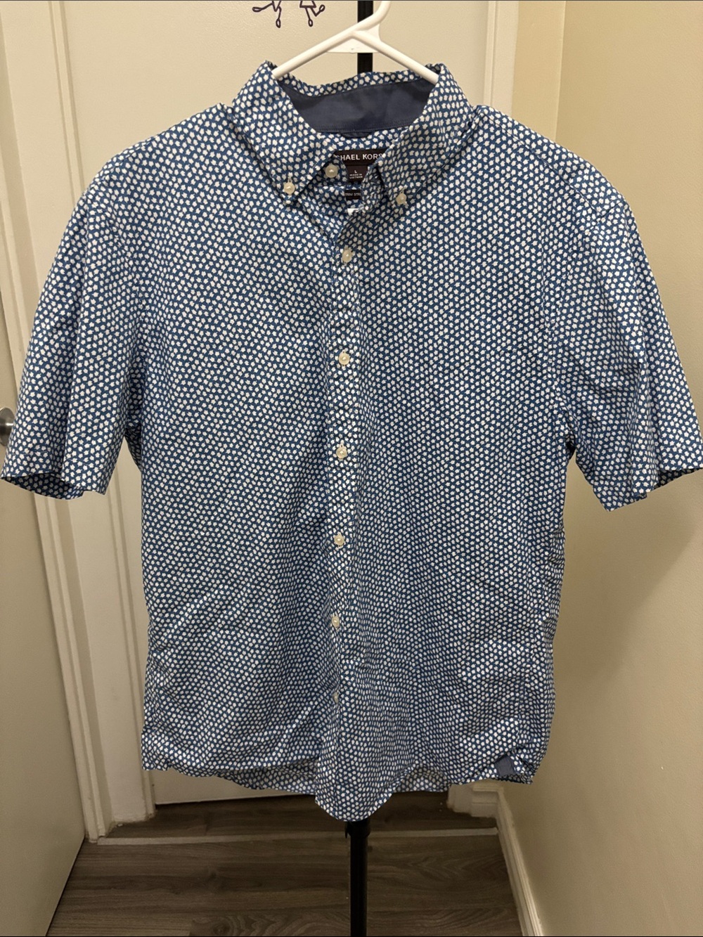 Michael Kors Men’s Navy and White Patterned Short-Sleeve Button-Down Shirt